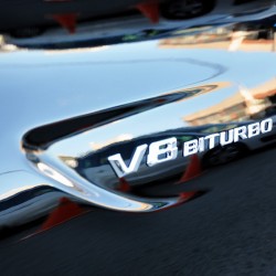 Mercedes Benz - W205 C Serisi V8 BITURBO Çamurluk Logosu