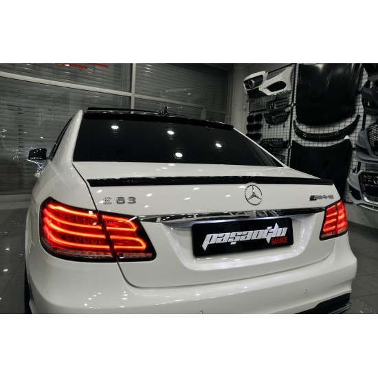 Mercedes Benz - W212 E Sedan E63 AMG Cam Üstü Spoiler