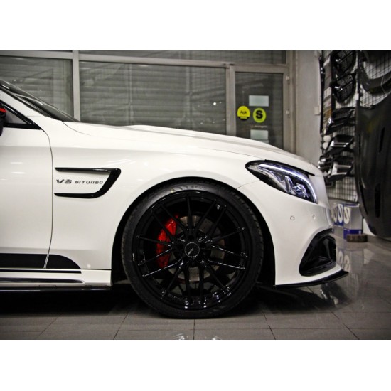 Mercedes Benz - W205 C Serisi V8 BITURBO Çamurluk Logosu